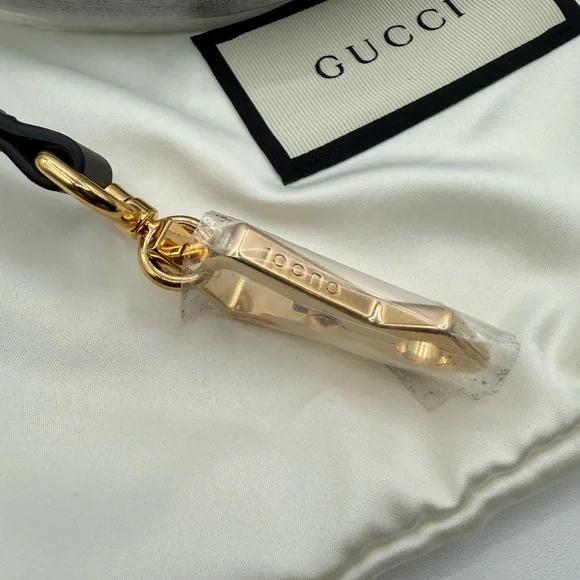 NWT Gucci Red  leather adjustable  strap with gold hardware NIB w/ dust bag - Picture 5 of 11